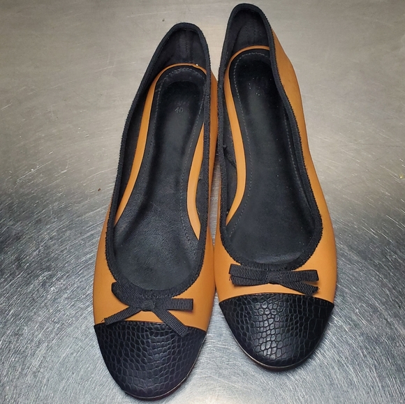 Simple Flats - Picture 2 of 3